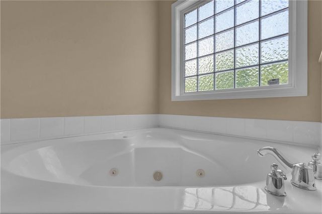 102 Plantation Ct, Lagrange, GA 30240