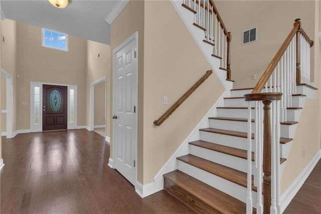 102 Plantation Ct, Lagrange, GA 30240
