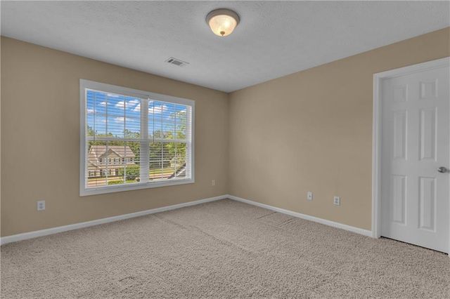 102 Plantation Ct, Lagrange, GA 30240