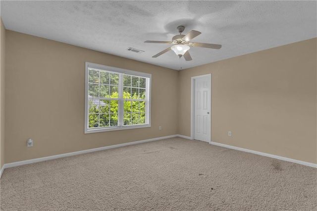 102 Plantation Ct, Lagrange, GA 30240