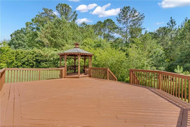 102 Plantation Ct, Lagrange, GA 30240