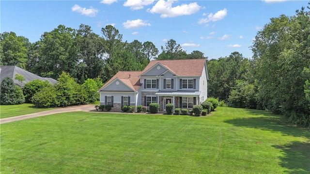 102 Plantation Ct, Lagrange, GA 30240