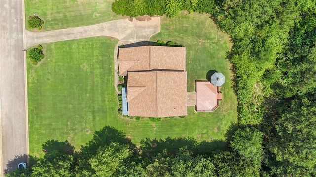 102 Plantation Ct, Lagrange, GA 30240