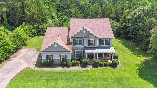 102 Plantation Ct, Lagrange, GA 30240