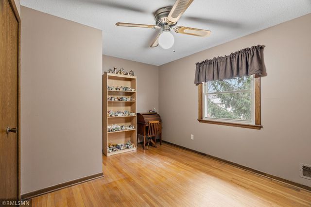 2245 Maple Lane E, Maplewood, MN 55109