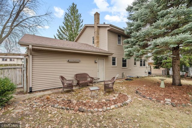 2245 Maple Lane E, Maplewood, MN 55109