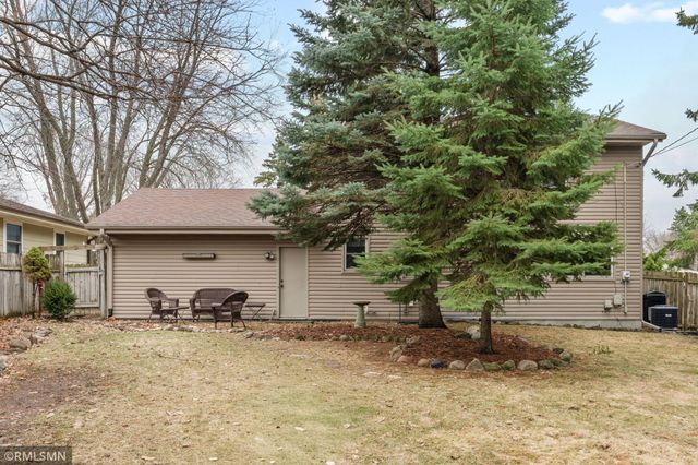 2245 Maple Lane E, Maplewood, MN 55109
