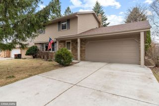 2245 Maple Lane E, Maplewood, MN 55109