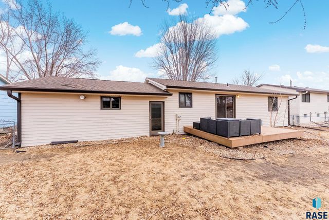 5813 W Pebble Creek Rd Road, Sioux Falls, SD 57106