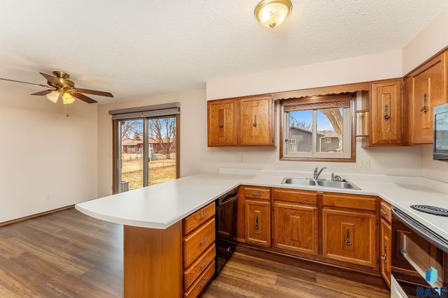 5813 W Pebble Creek Rd Road, Sioux Falls, SD 57106