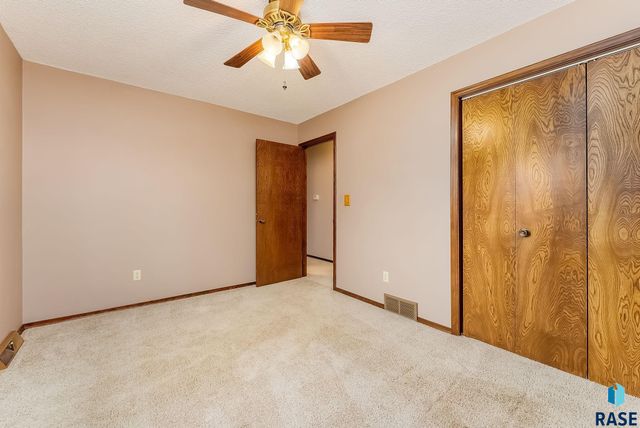 5813 W Pebble Creek Rd Road, Sioux Falls, SD 57106