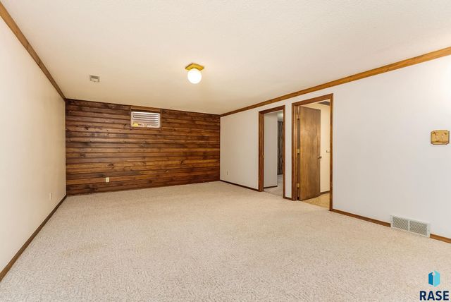 5813 W Pebble Creek Rd Road, Sioux Falls, SD 57106