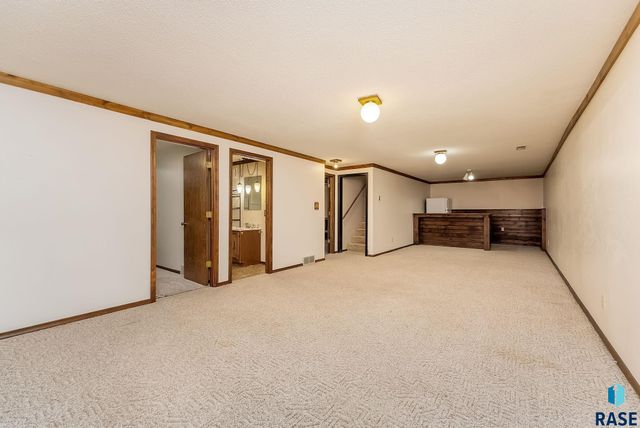 5813 W Pebble Creek Rd Road, Sioux Falls, SD 57106