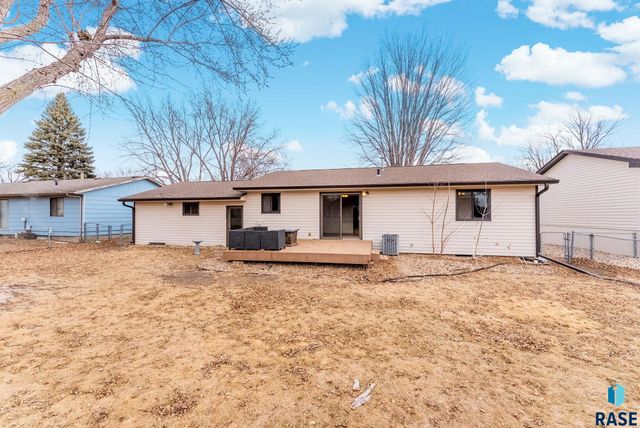 5813 W Pebble Creek Rd Road, Sioux Falls, SD 57106