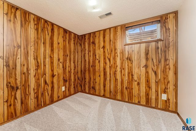 5813 W Pebble Creek Rd Road, Sioux Falls, SD 57106