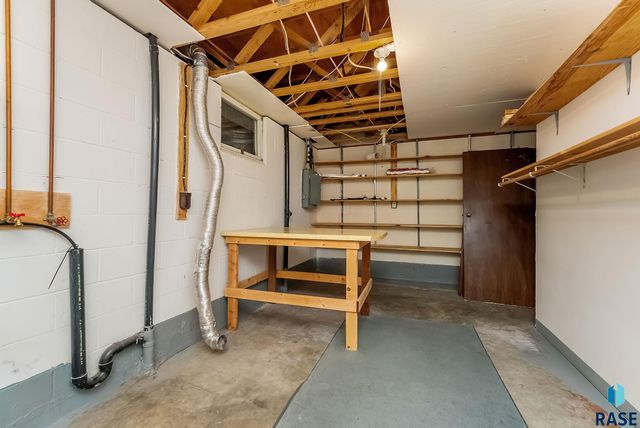 5813 W Pebble Creek Rd Road, Sioux Falls, SD 57106