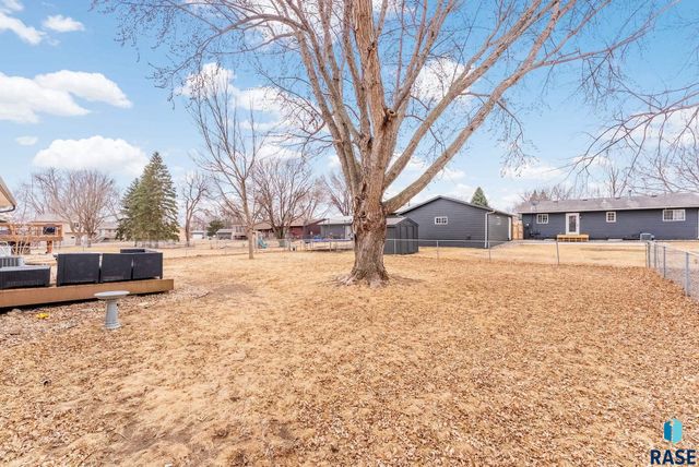 5813 W Pebble Creek Rd Road, Sioux Falls, SD 57106