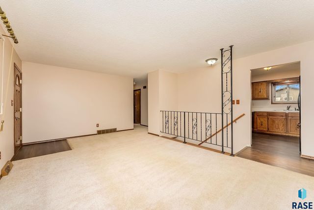 5813 W Pebble Creek Rd Road, Sioux Falls, SD 57106