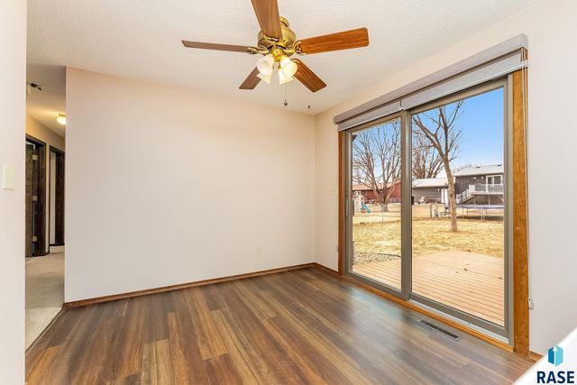 5813 W Pebble Creek Rd Road, Sioux Falls, SD 57106