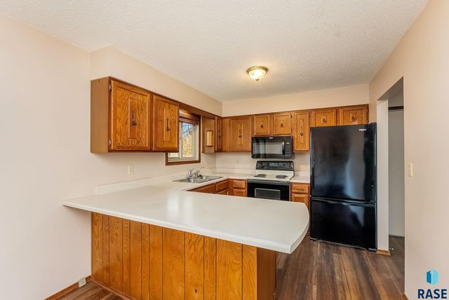 5813 W Pebble Creek Rd Road, Sioux Falls, SD 57106