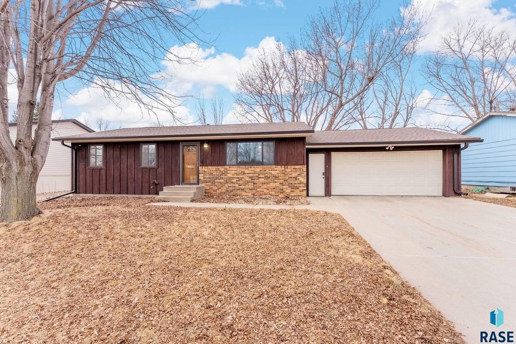 5813 W Pebble Creek Rd Road, Sioux Falls, SD 57106