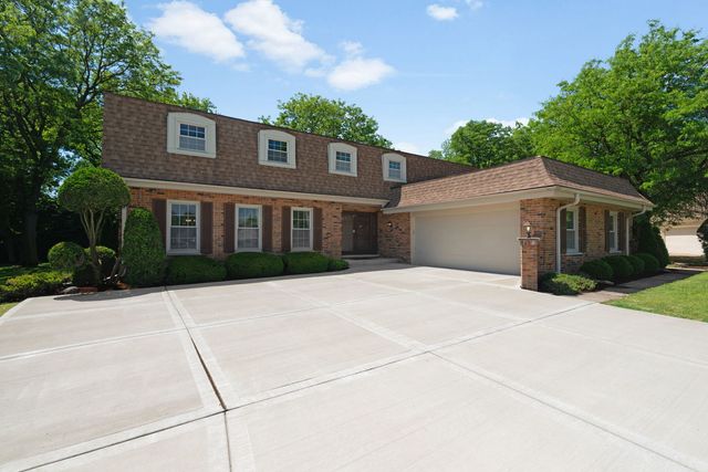 65 Regent Drive, Oak Brook, IL 60523