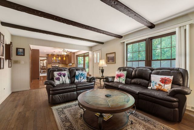 65 Regent Drive, Oak Brook, IL 60523