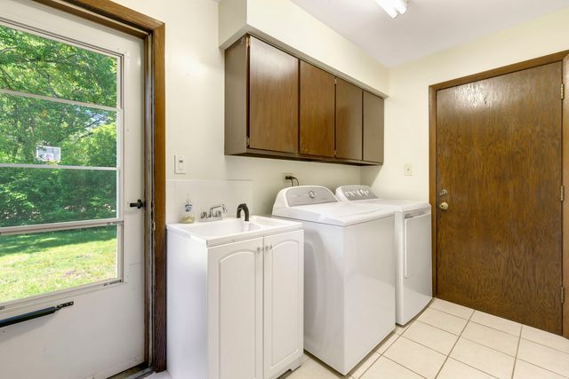 65 Regent Drive, Oak Brook, IL 60523
