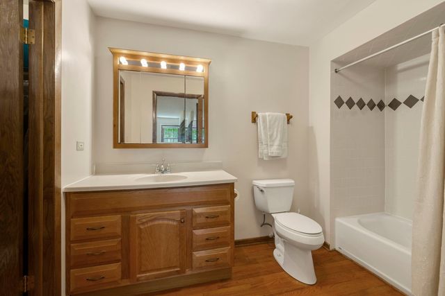 65 Regent Drive, Oak Brook, IL 60523
