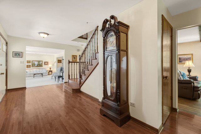 65 Regent Drive, Oak Brook, IL 60523