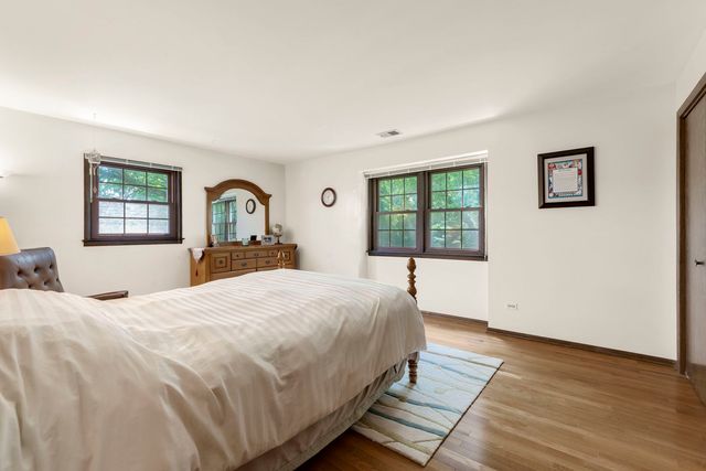 65 Regent Drive, Oak Brook, IL 60523