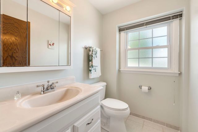 65 Regent Drive, Oak Brook, IL 60523