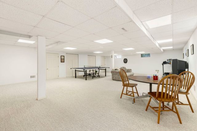 65 Regent Drive, Oak Brook, IL 60523