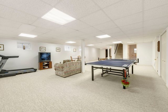 65 Regent Drive, Oak Brook, IL 60523