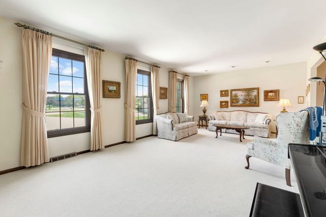 65 Regent Drive, Oak Brook, IL 60523
