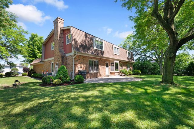 65 Regent Drive, Oak Brook, IL 60523