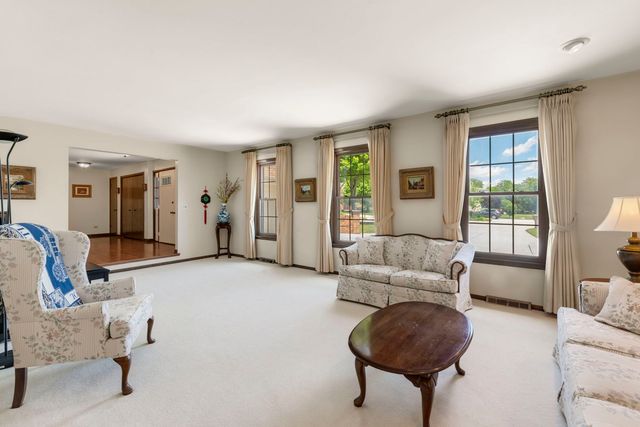 65 Regent Drive, Oak Brook, IL 60523