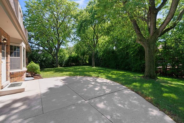 65 Regent Drive, Oak Brook, IL 60523