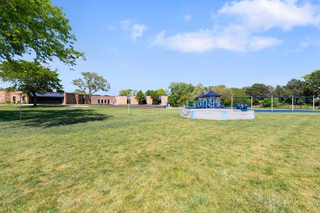 65 Regent Drive, Oak Brook, IL 60523
