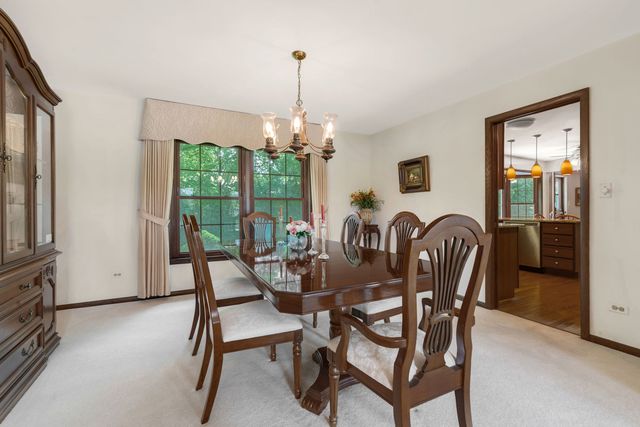 65 Regent Drive, Oak Brook, IL 60523