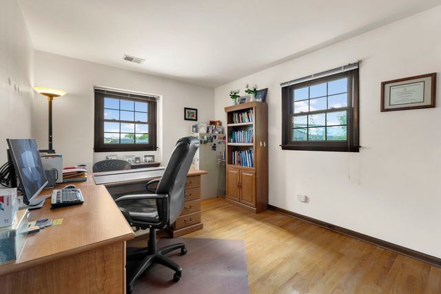 65 Regent Drive, Oak Brook, IL 60523