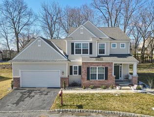 2454 Burgundy Lane, Forks Twp, PA 18040