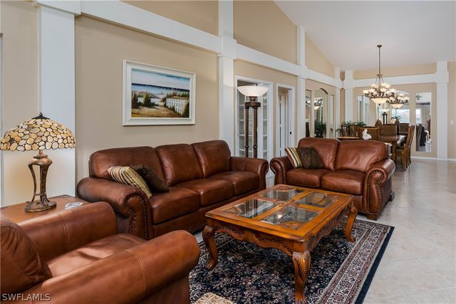 2650 Creek LN 202, Naples, FL 34119