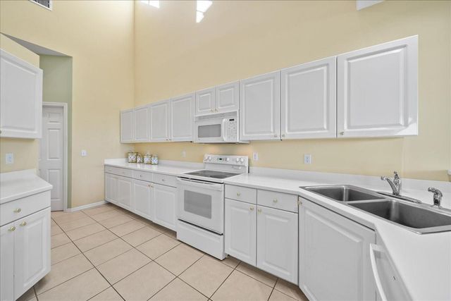 1725 Victoria Cir, Vero Beach, FL 32967