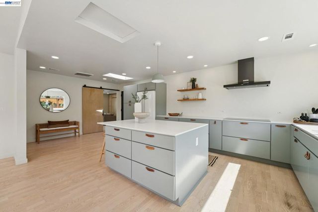 257 Orchard Rd, Orinda, CA 94563