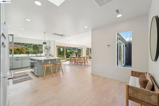 257 Orchard Rd, Orinda, CA 94563