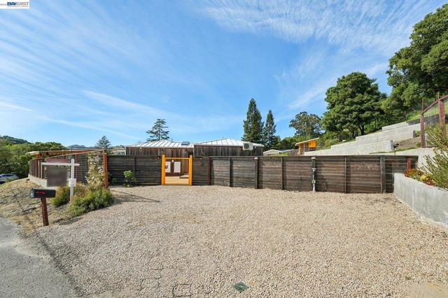 257 Orchard Rd, Orinda, CA 94563