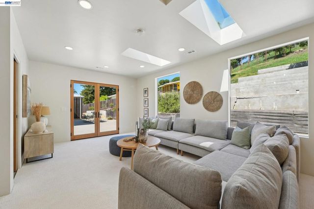 257 Orchard Rd, Orinda, CA 94563