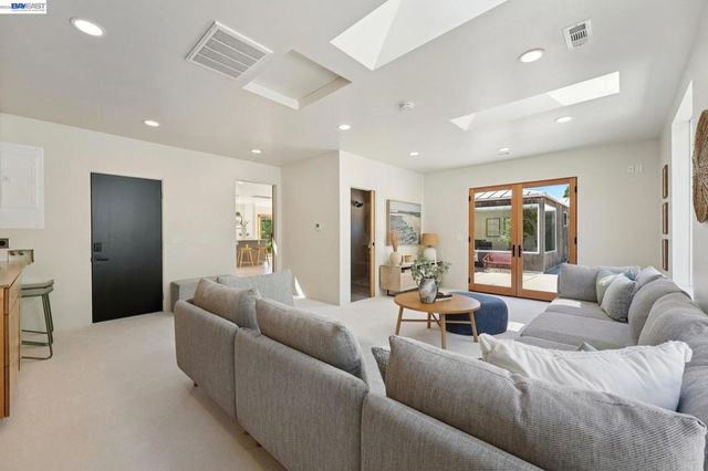 257 Orchard Rd, Orinda, CA 94563