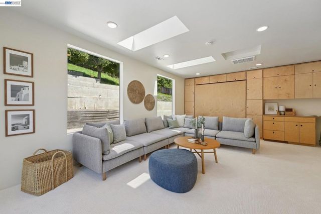 257 Orchard Rd, Orinda, CA 94563